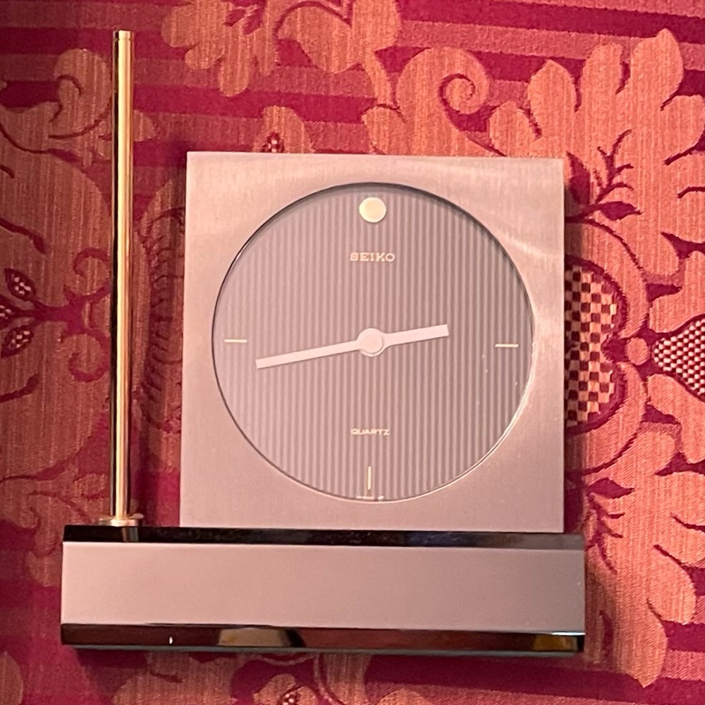 Seiko quartz desk clock